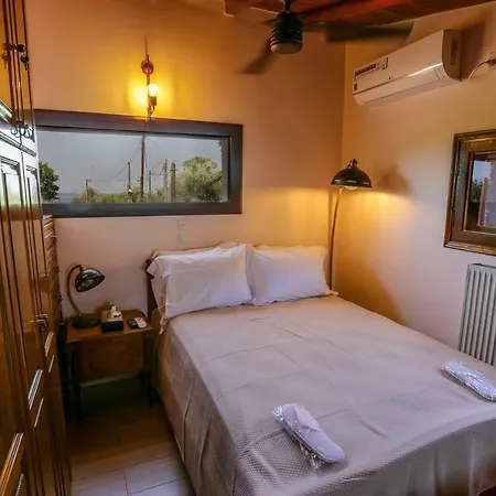 Nafpaktos Sweet Summer Beach House 5 ⭐ Luxurious Small 2 Mins Walk To The Beach Semesterbostad *
