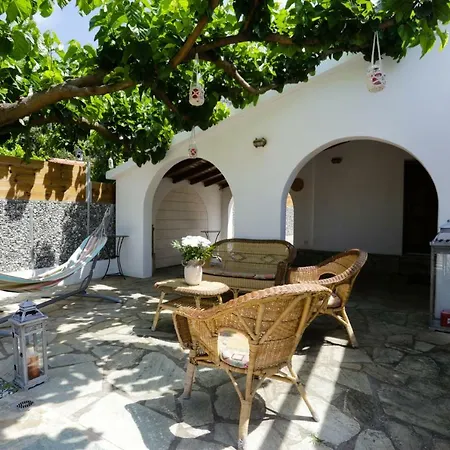 Nafpaktos Sweet Summer Beach House 5 ⭐ Luxurious Small 2 Mins Walk To The Beach Semesterbostad *